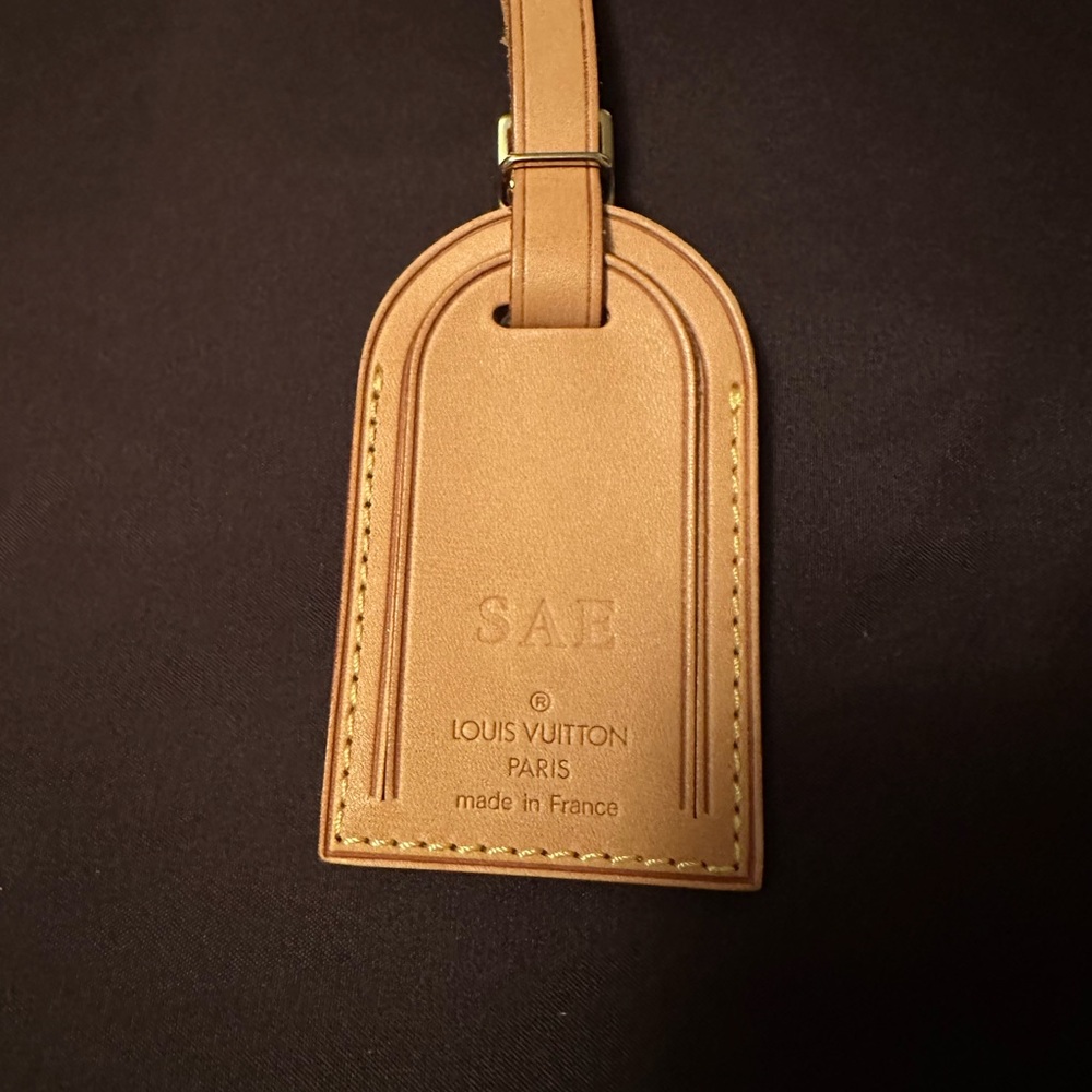 Louis Vuitton Beige Leather Luggage Tag with the initials SAE